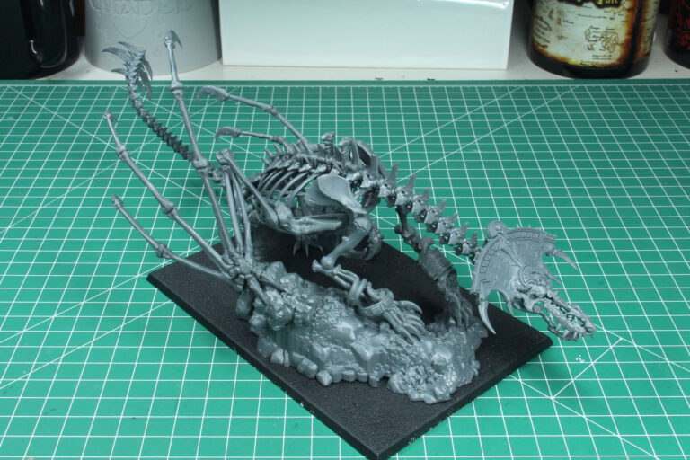 Figurine Warhammer - Tomb King / Liche Priest Sur Dragon D'Os Nécrolithe - The Old World