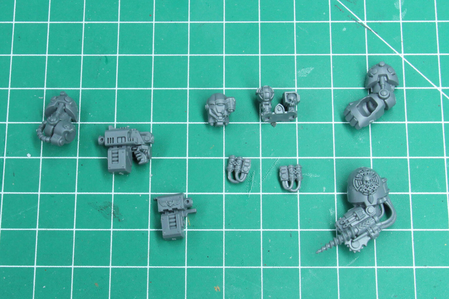 Warhammer 40,000 – Space Marine Terminatoren umbauen « chaosbunker.de