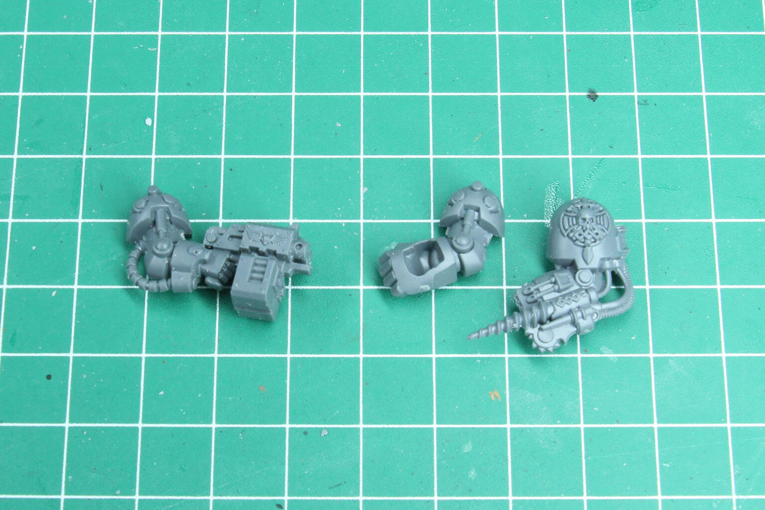 Warhammer 40,000 – Space Marine Terminatoren umbauen « chaosbunker.de