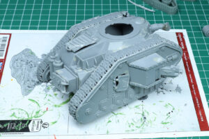 Warhammer 40,000 - Retro Terrain Leman Russ Tank Wreck