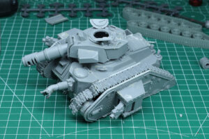 Warhammer 40,000 - Retro Terrain Leman Russ Tank Wreck