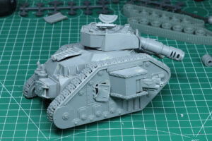 Warhammer 40,000 - Retro Terrain Leman Russ Tank Wreck